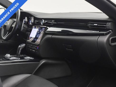 Used 2022 Maserati Quattroporte Modena Q4 image 19
