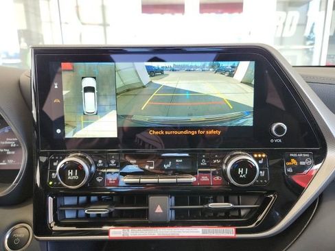 New 2026 Toyota Highlander Platinum image 29