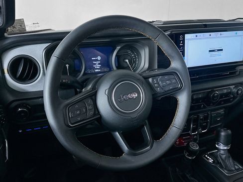 Used 2024 Jeep Wrangler Unlimited AWD/4WD image 18