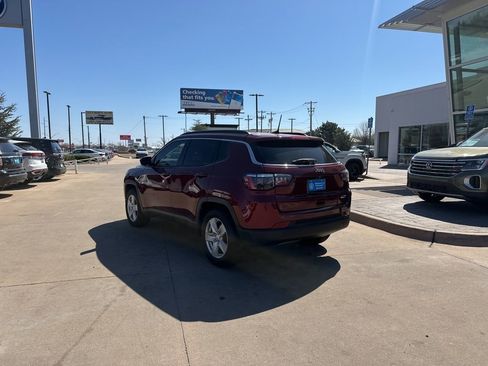 Used 2022 Jeep Compass Latitude FWD image 7