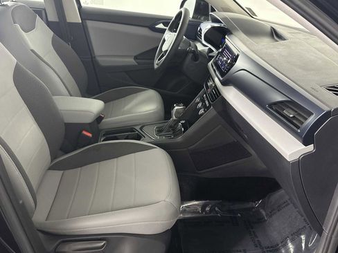 Used 2023 Volkswagen Taos SE image 15