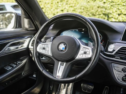 Used 2022 BMW 740i w/ M Sport Package RWD image 14