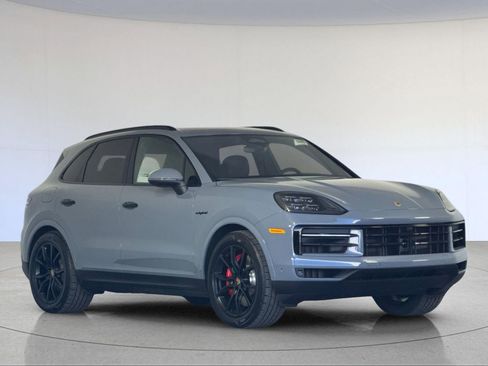 New 2026 Porsche Cayenne S image 10