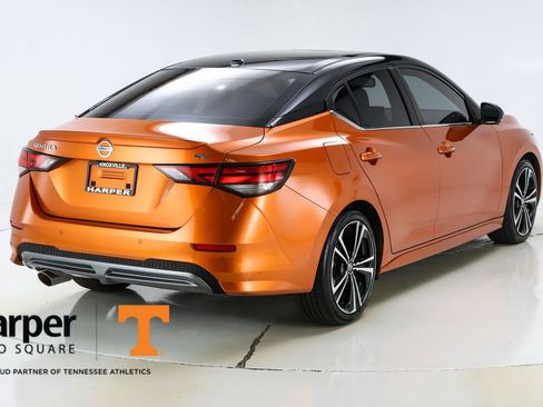 Used 2021 Nissan Sentra SR w/ SR Premium Package image 9