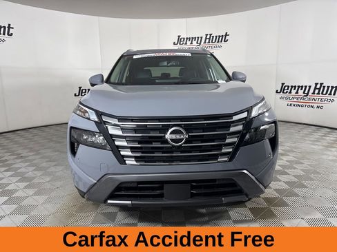 Used 2025 Nissan Rogue SL w/ Tech Package image 3