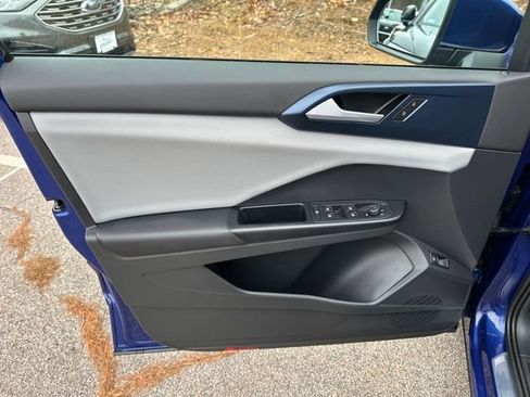 Used 2022 Volkswagen Taos SE image 11