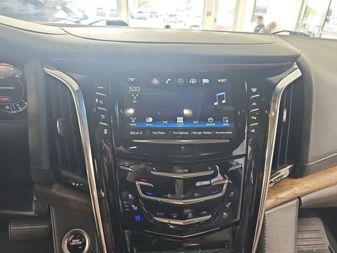 Certified 2017 Cadillac Escalade ESV Premium Luxury AWD/4WD image 28