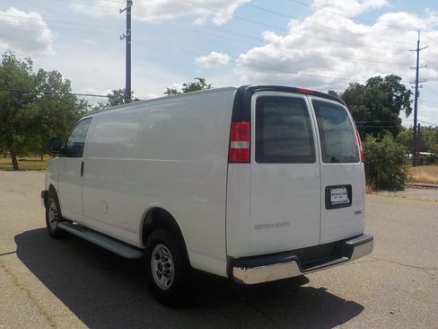 Used 2023 GMC Savana 2500 w/ Driver Convenience Package image 7