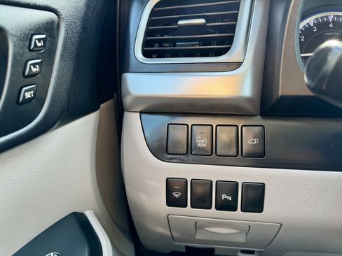Used 2016 Toyota Highlander Limited image 32