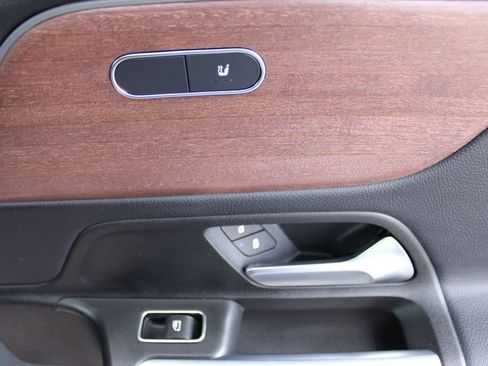 Used 2022 Mercedes-Benz GLB 250 4MATIC image 41