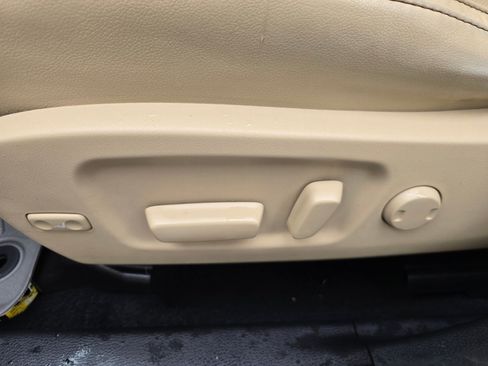Used 2014 Toyota Highlander Limited Platinum AWD/4WD image 38