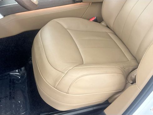 Certified 2025 Land Rover Range Rover SE AWD/4WD image 18