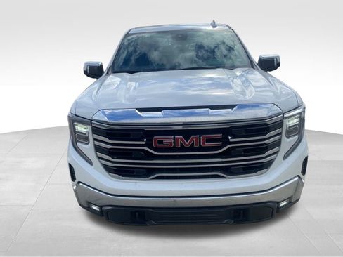 Used 2024 GMC Sierra 1500 SLT image 2