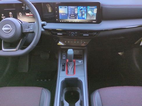 New 2026 Nissan Kicks SR w/ Cold Weather Package image 17