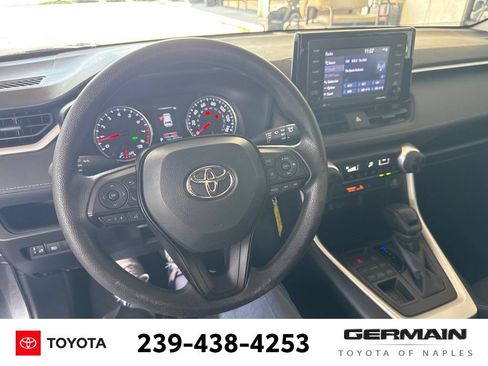 Used 2021 Toyota RAV4 LE AWD/4WD image 14