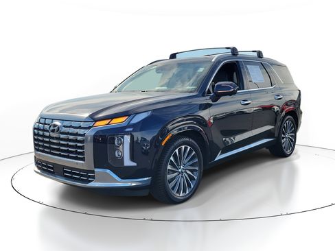Used 2023 Hyundai Palisade Calligraphy image 2