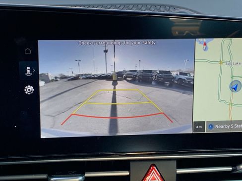 Used 2025 Hyundai Elantra SEL image 17