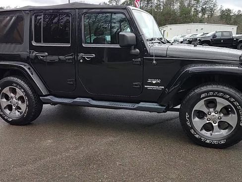 Used 2017 Jeep Wrangler Unlimited Sahara w/ Connectivity Group image 8