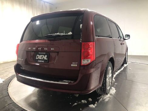 Used 2018 Dodge Grand Caravan SXT image 7