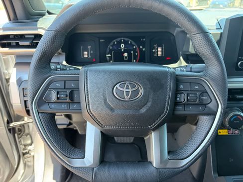 Used 2025 Toyota Tacoma SR5 AWD/4WD image 8