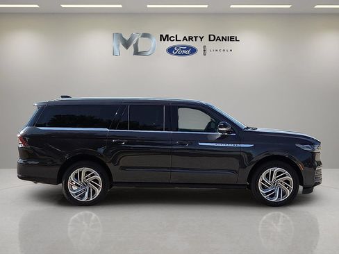 Certified 2025 Lincoln Navigator L Reserve AWD/4WD image 6