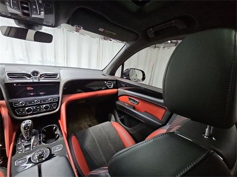Used 2022 Bentley Bentayga image 11