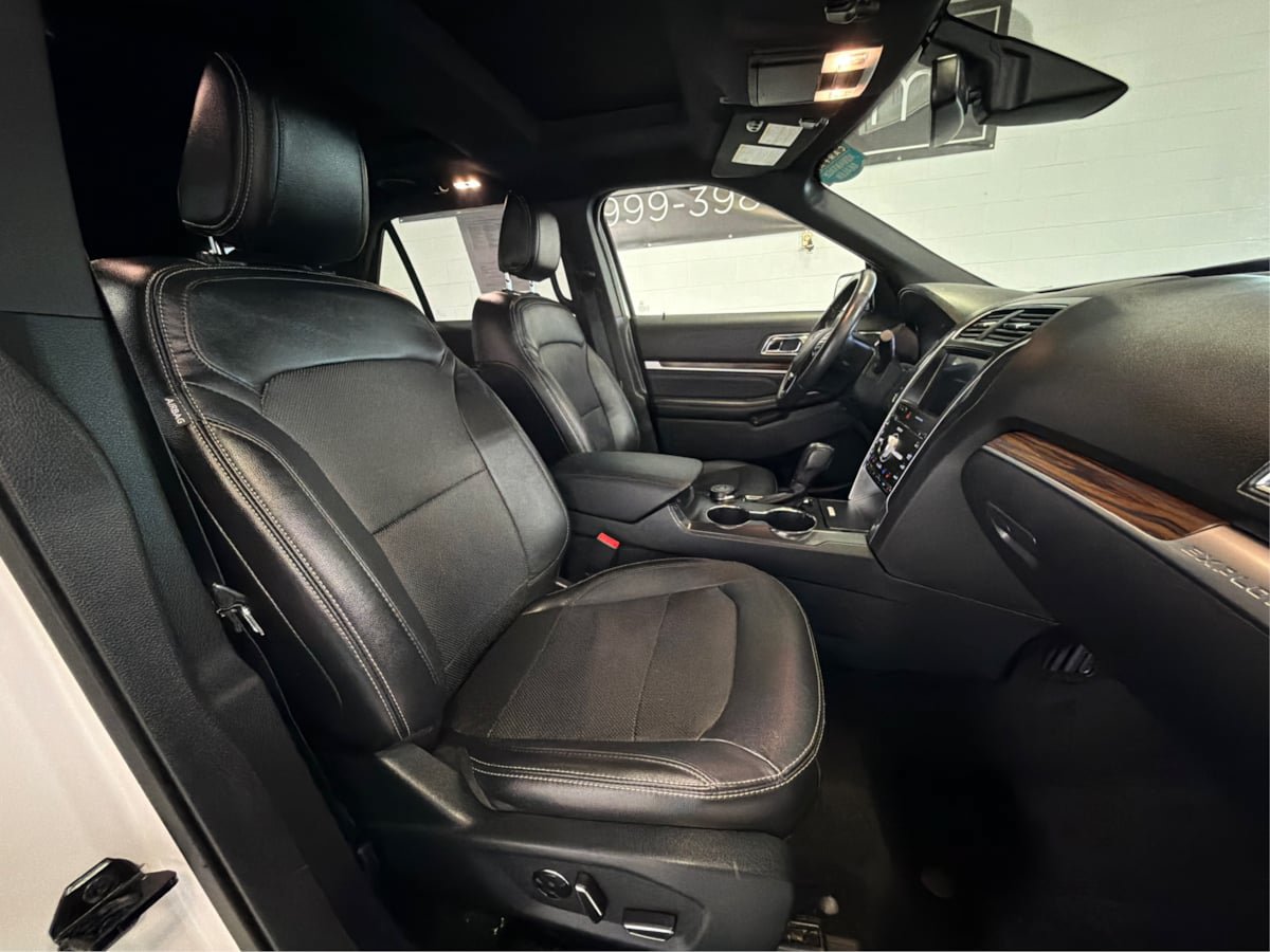 Used 2018 Ford Explorer Limited w/ Equipment Group 301A AWD/4WD image 15