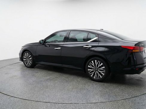 Used 2025 Nissan Altima 2.5 SV image 6