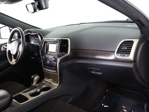 Used 2017 Jeep Grand Cherokee Laredo AWD/4WD image 19