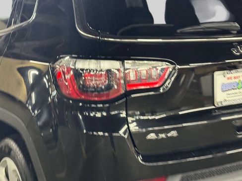 Used 2019 Jeep Compass Latitude w/ Popular Equipment Group AWD/4WD image 8