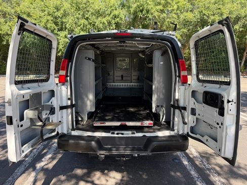 Used 2015 Chevrolet Express 2500 RWD image 16