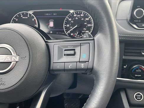 Used 2023 Nissan Rogue SV w/ SV Premium B Package image 18