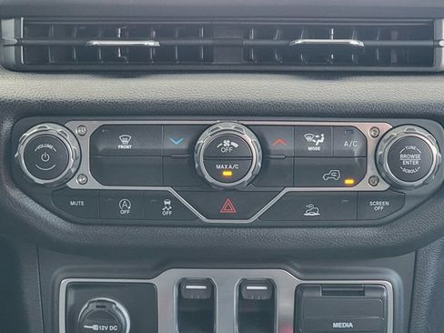 Certified 2025 Jeep Wrangler Sport AWD/4WD image 29