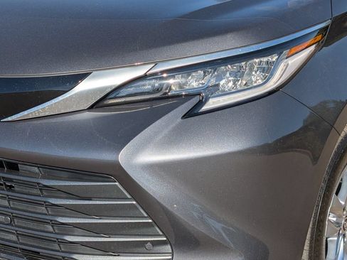 Used 2025 Toyota Sienna Limited AWD/4WD image 10