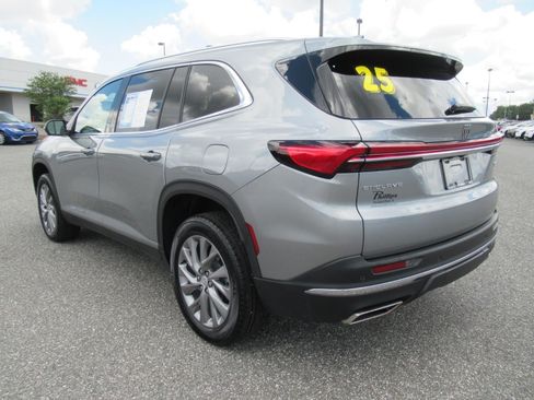 Used 2025 Buick Enclave Preferred w/ Power Package FWD image 5