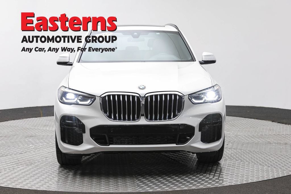 Used 2023 BMW X5 xDrive40i w/ M Sport Package AWD/4WD image 4