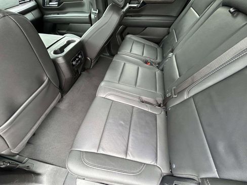 Used 2025 Chevrolet Suburban LT AWD/4WD image 11