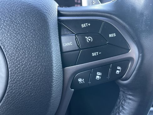 Used 2020 Jeep Grand Cherokee Limited X image 37