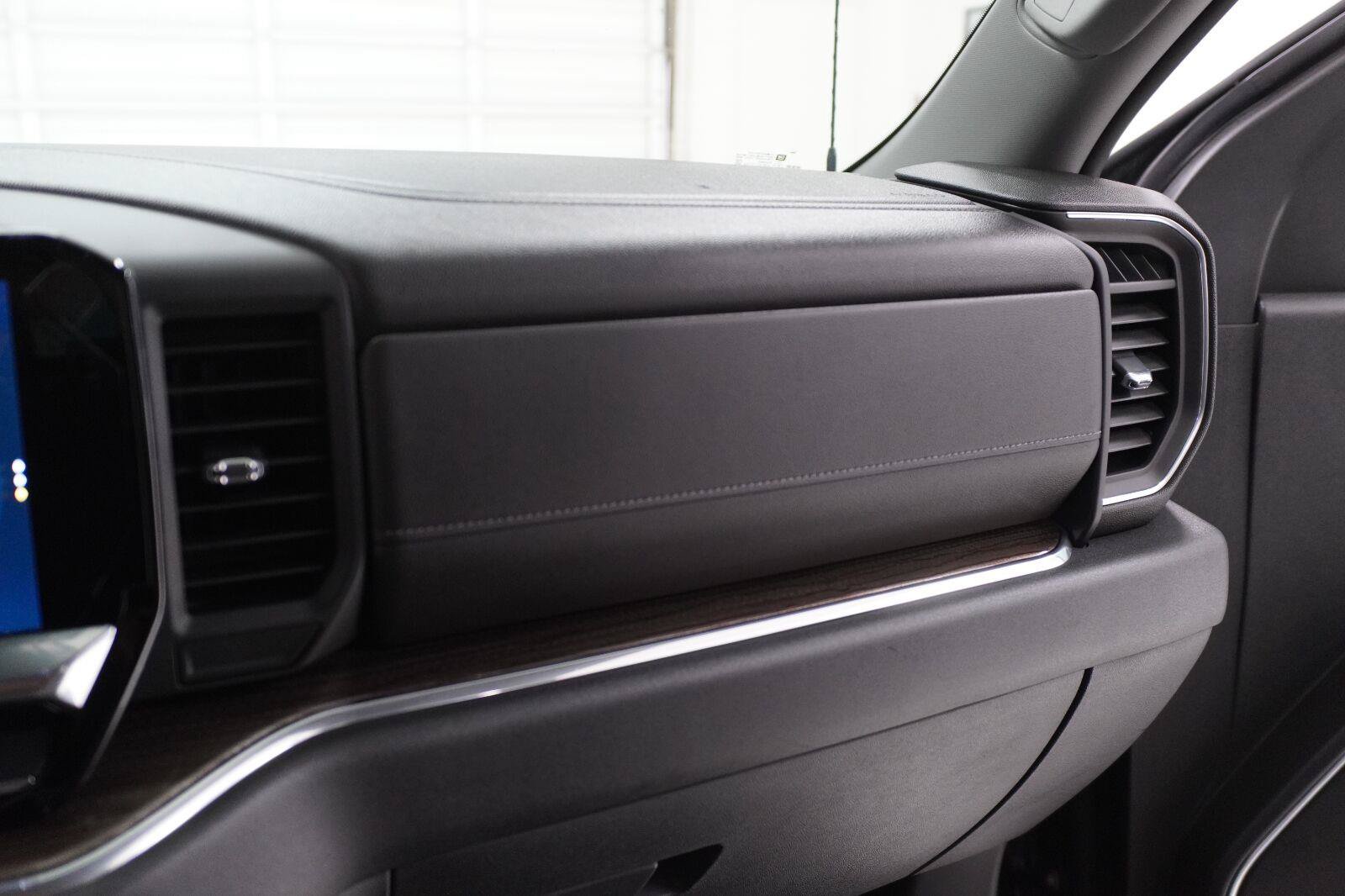 Used 2023 Chevrolet Silverado 1500 RST w/ Redline Edition AWD/4WD image 17