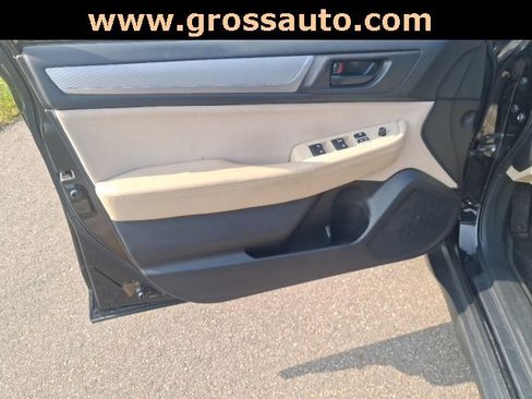 Used 2017 Subaru Outback 2.5i image 9