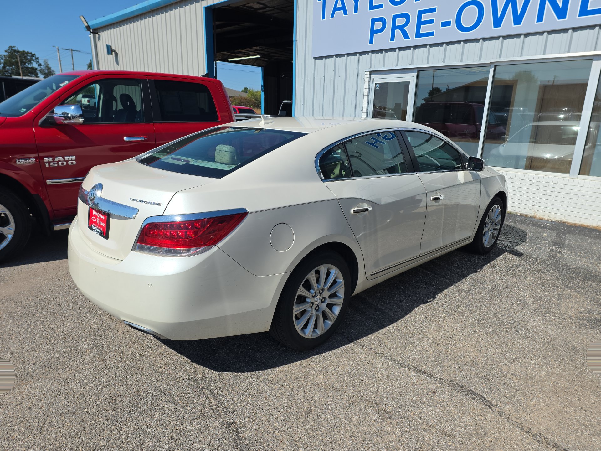 Used 2013 Buick LaCrosse Leather w/ Entertainment Package FWD image 6