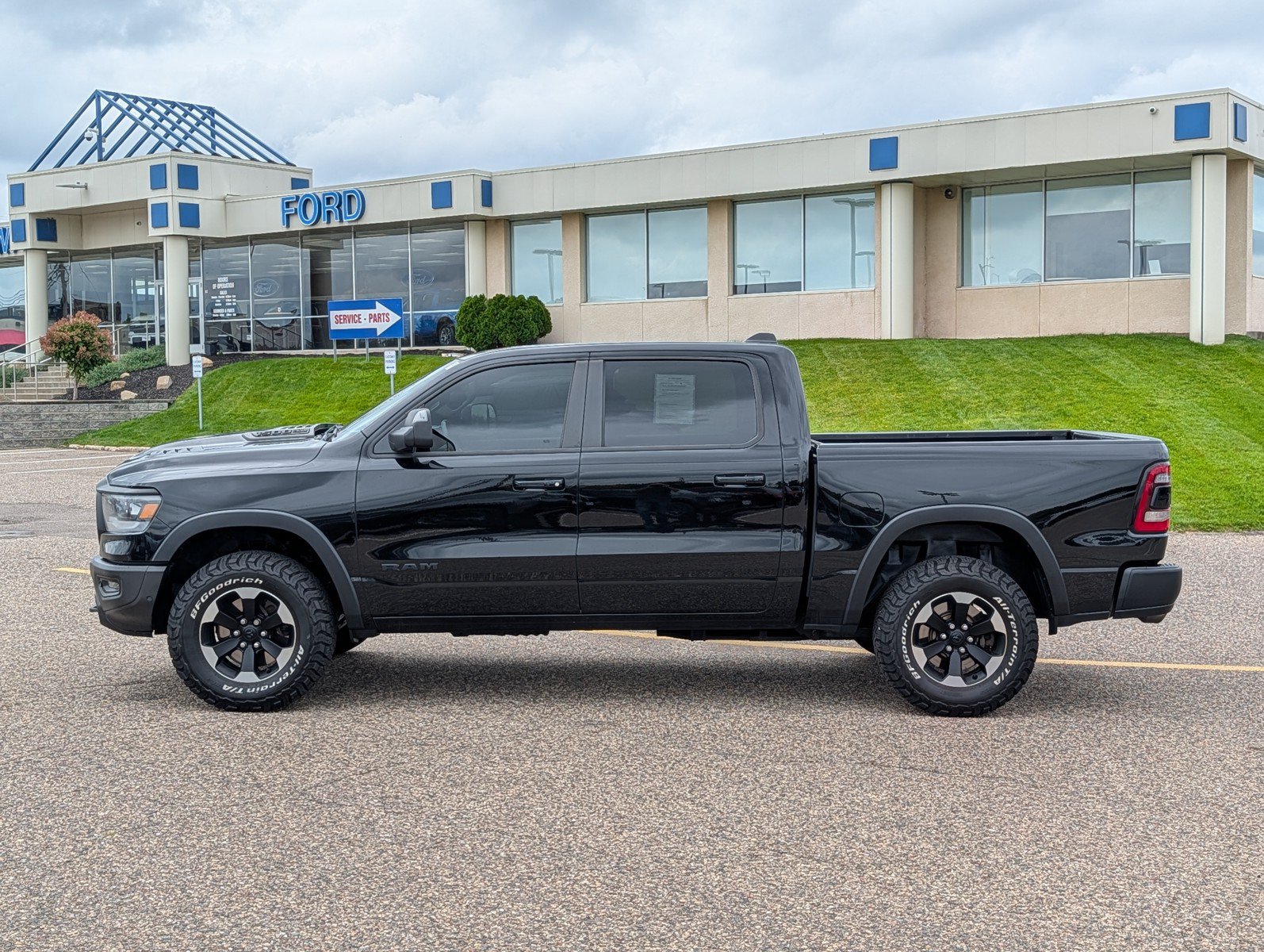 Used 2022 RAM 1500 Rebel w/ Rebel Level 2 Equipment Group AWD/4WD image 2