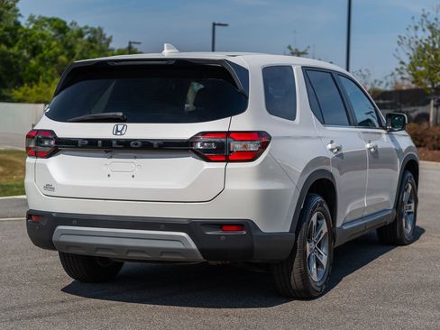 Used 2024 Honda Pilot EX-L image 7