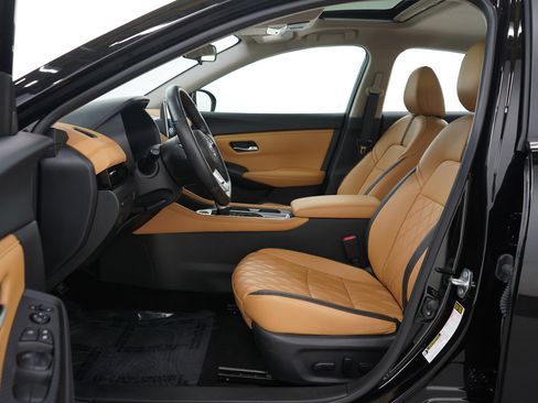 Used 2025 Nissan Sentra SV w/ SV Premium Package image 17