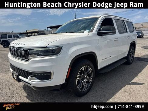 Used 2024 Jeep Wagoneer Series II w/ Flexible Seating Group RWD image 1