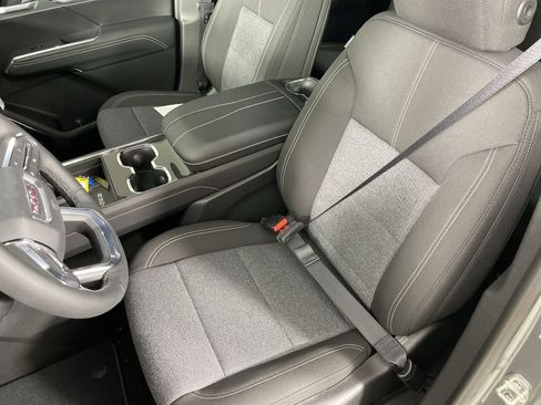 New 2025 GMC Acadia Elevation image 19