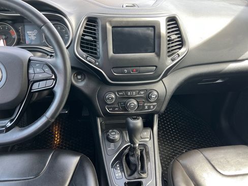 Used 2019 Jeep Cherokee Latitude Plus image 11