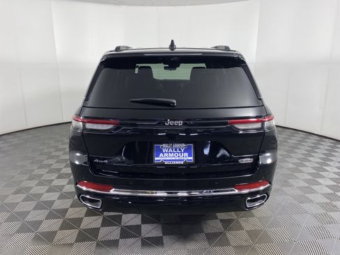 Used 2023 Jeep Grand Cherokee Overland w/ Luxury Tech Group IV AWD/4WD image 10