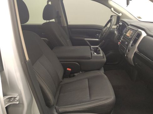 Used 2017 Nissan Titan SV image 21