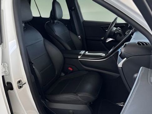 Used 2024 Mercedes-Benz GLC 300 GLC 300 image 41